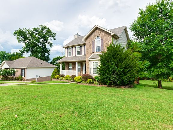 3rd image of 1675 Barrywood Cir E