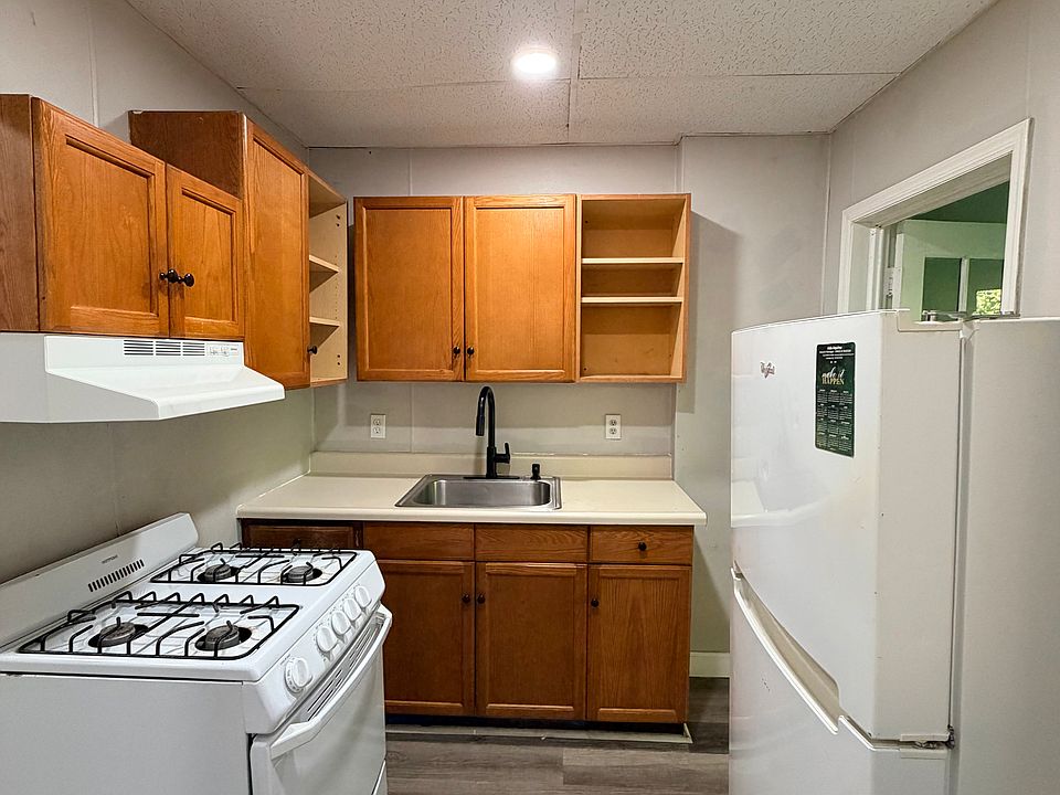1st image of 144 Mercer St APT 1B