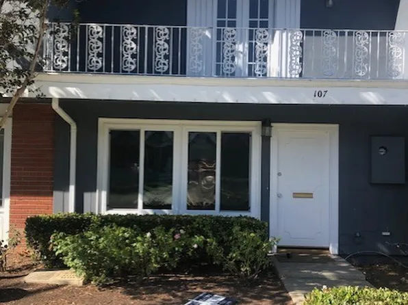 107 Lexington Ln, Costa Mesa, CA 92626