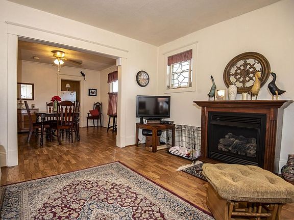 2nd image of 1910 Lawrence Ave
