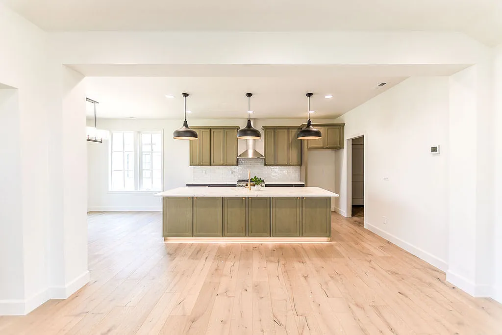 4 bed, 2.5 bath, 2100 sqft, $2,950 — Photo 4