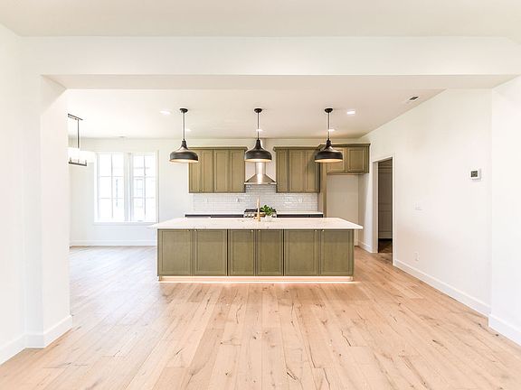 4th image of 2045 NW Hidden View Ct #3