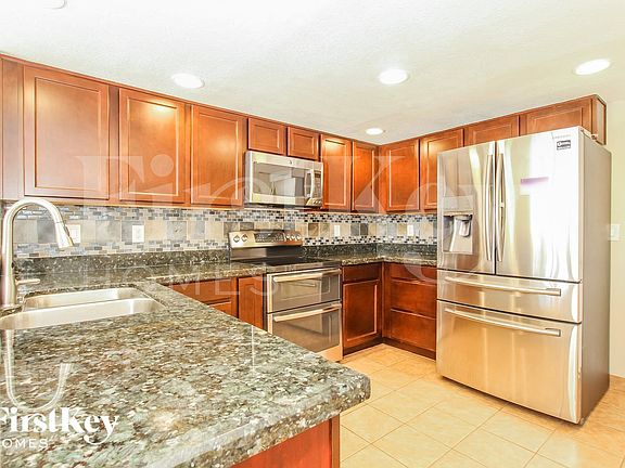 5th image of 521 E Wescott Dr