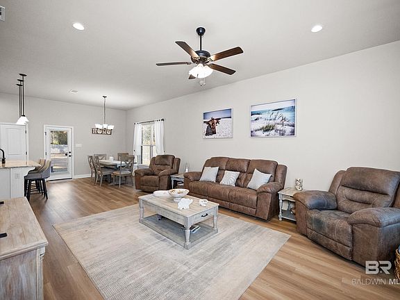 3rd image of 1077 Stella Rd