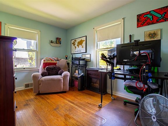 5th image of 105 Gilmore Ave
