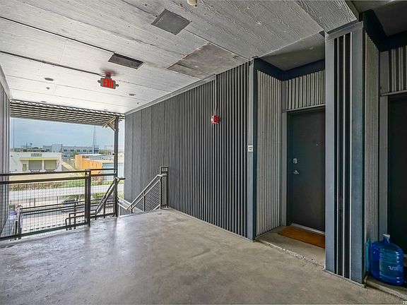 2nd image of 831 S Flores #3202