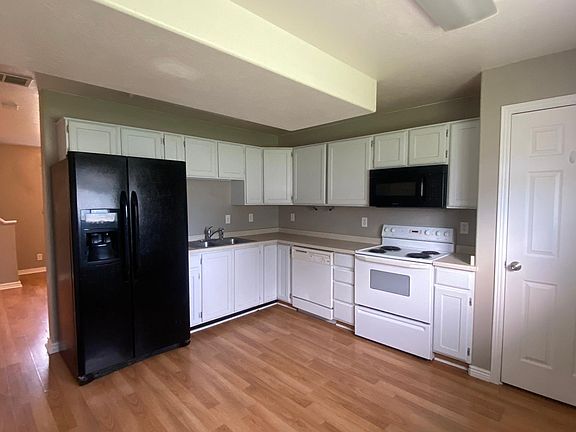 3rd image of 625 Valinda Ln