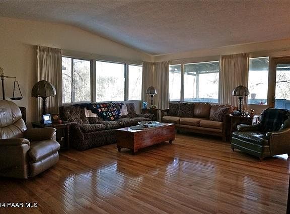3rd image of 745 Pebble Hill Ln