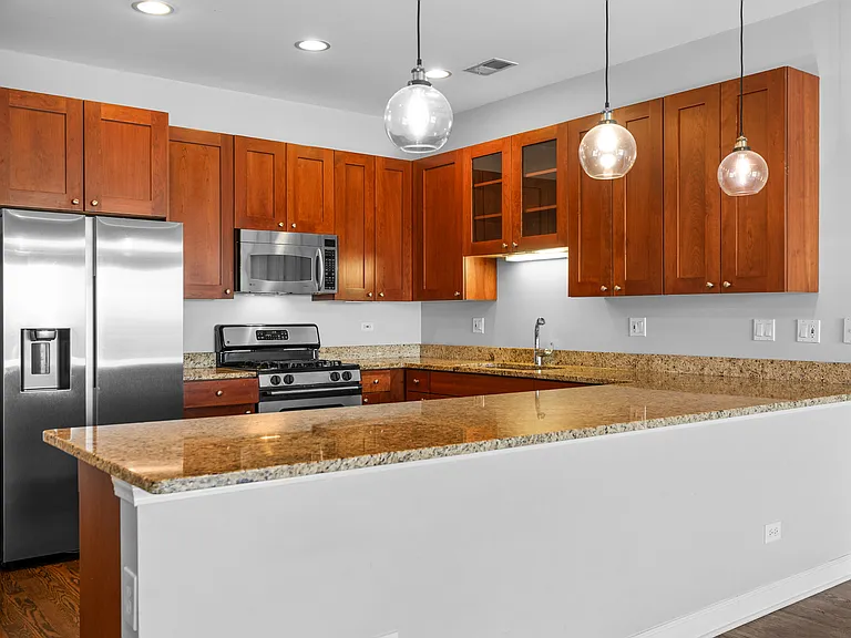 529 N Racine Ave #3 — Photo 5