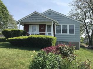 41 Burbank Ave, Narragansett, RI 02882