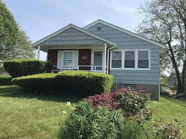 41 Burbank Ave, Narragansett, RI 02882