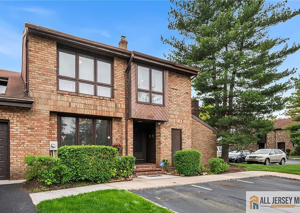 1st image of 325 Willowbrook Dr