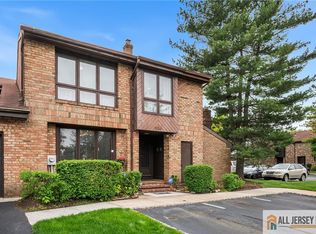 325 Willowbrook Dr, North Brunswick, NJ 08902