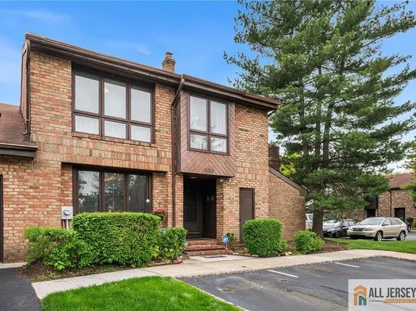 325 Willowbrook Dr, North Brunswick, NJ 08902