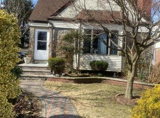 9-18 120th St, College Point, NY 11356