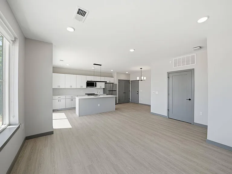 The Apartments at Plymouth Walk — Photo 9