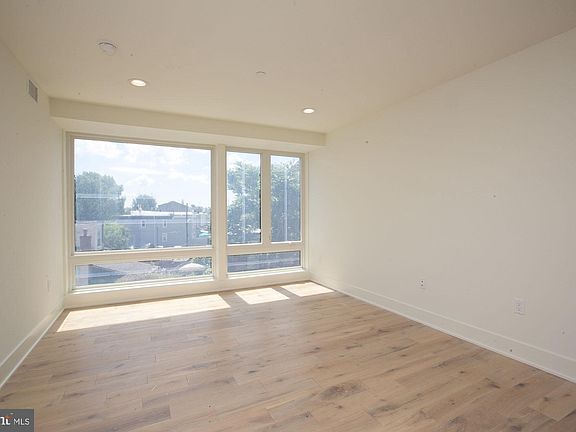 5th image of 2431 Frankford Ave #35-15