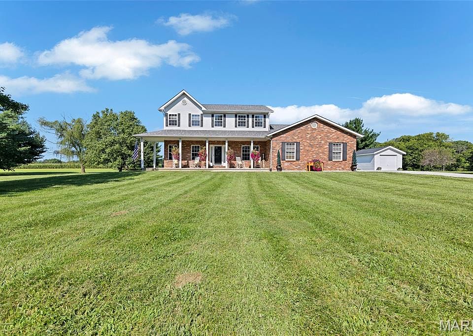 1st image of 983 White Oak Dr