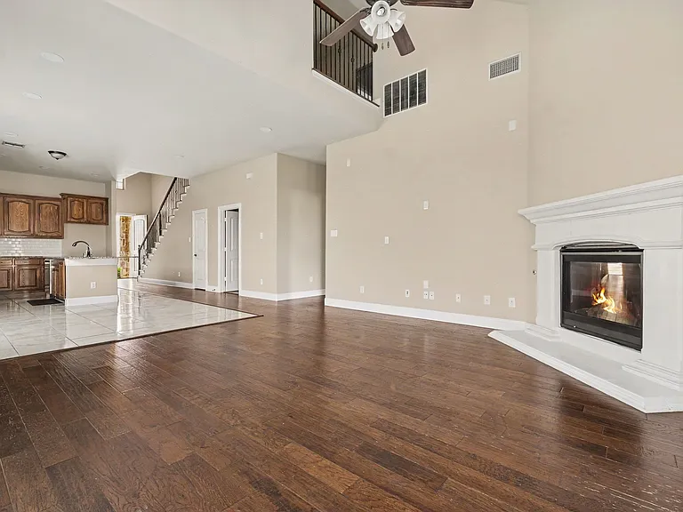 604 Darby Ln — Photo 14