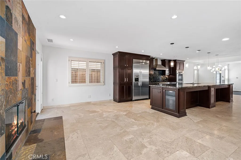 3 bed, 3.5 bath, 2612 sqft, $7,200 — Photo 3