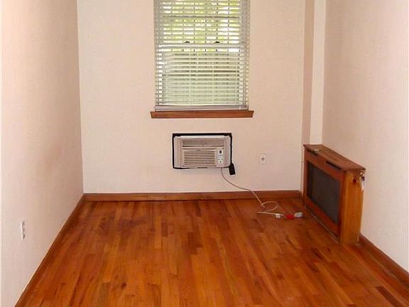 4th image of 54 W 75th St APT 1A