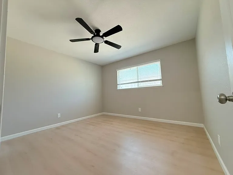 503 Hawthorn Ave #4 — Photo 8