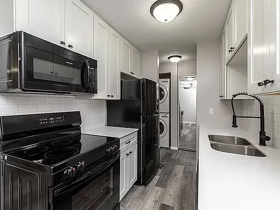 3rd image of 1000 7th Ave SW #213