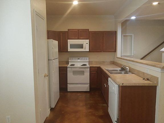 3rd image of 5003 Summit Wood APT 2