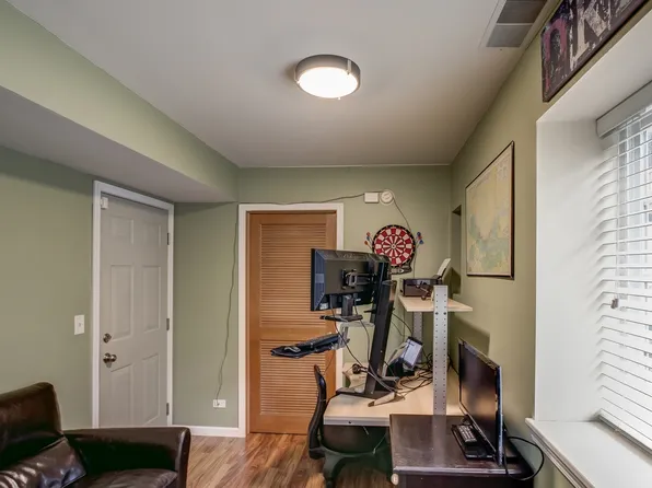 560 Declaration Ln, Aurora, IL