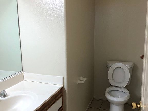 5th image of 11619 208th St Unit A