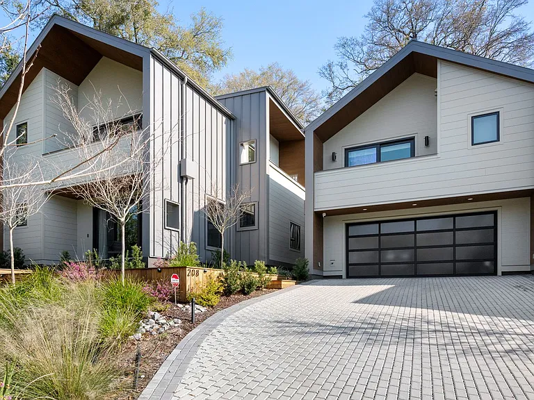 208 Linnea Ln — Photo 4
