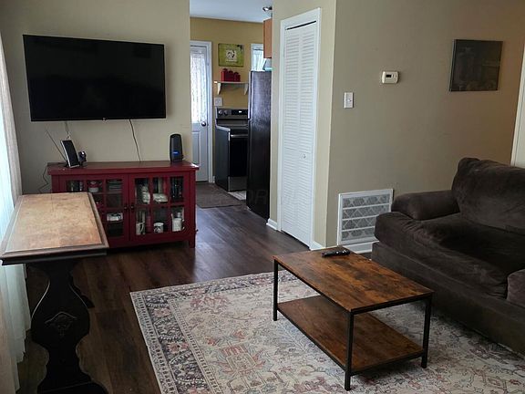 2nd image of 498 Murray Ave