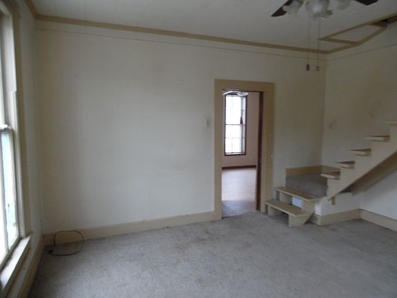 5th image of 105 N Elm St