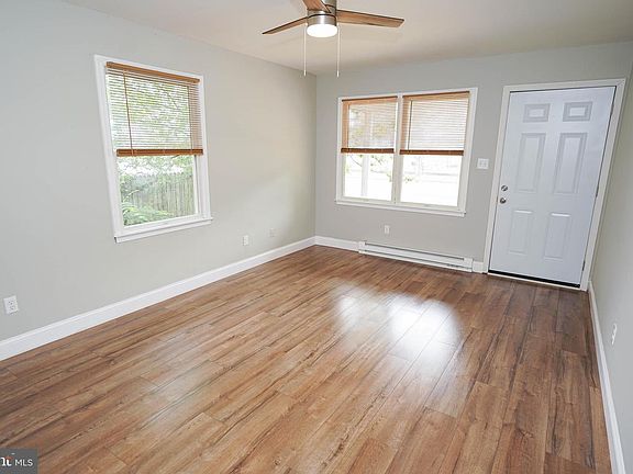 3rd image of 105 E Federal St