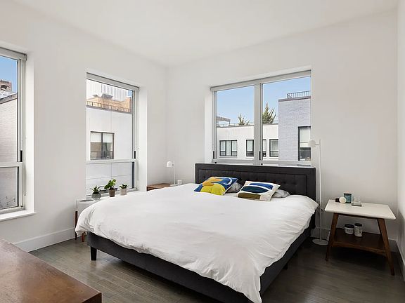 4th image of 416 W 52nd St #708