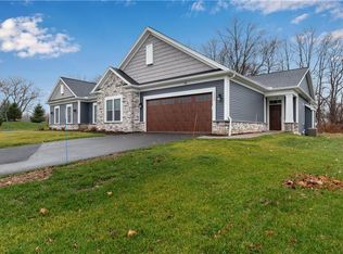 1352 Creeks Edge Dr, Webster, NY 14580