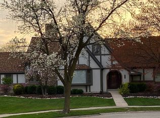 323 Crabapple Dr, Joliet, IL 60435