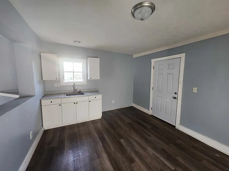 313 E Rose St — Photo 5