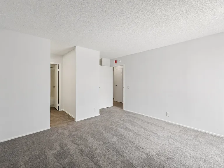 Lakewood Apartments At Lake Merced — Photo 15