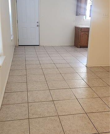 3rd image of 724 W Bronze Dr APT 1