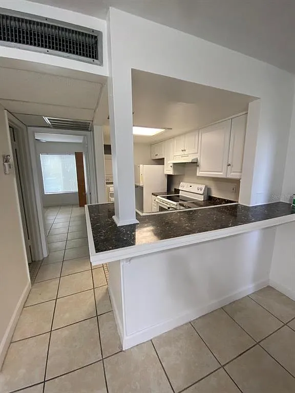 1 bed, 1.0 bath, 682 sqft, $1,600 — Photo 3