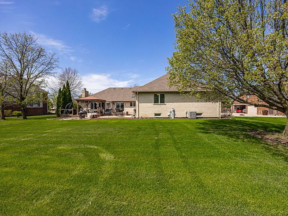 5th image of 13201 Meadow Hill Ln
