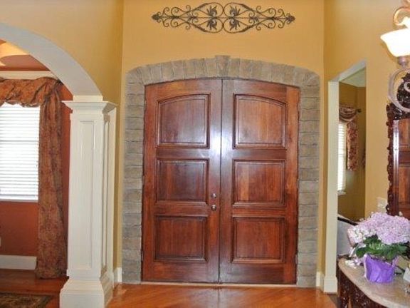 2nd image of 1437 Sweetbriar Ln