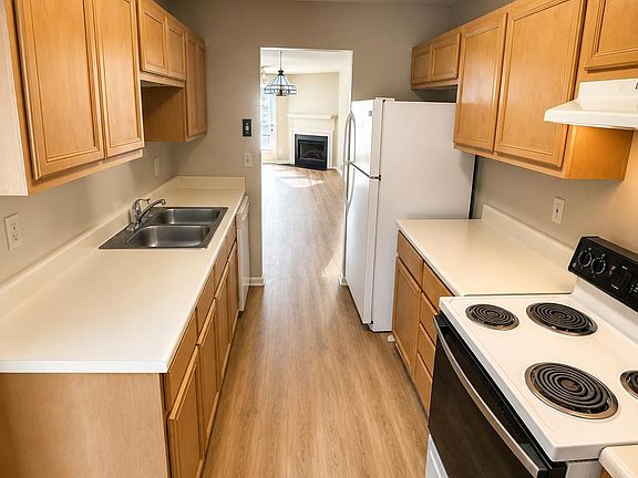 3rd image of 133 Heritage Village Ln