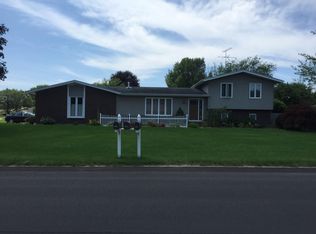 8271 Birchwood Ave, Jenison, MI 49428