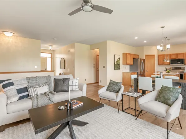 5912 NW 92nd Ct, Johnston, IA 50131