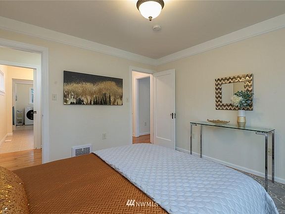 2nd image of 10712 Evanston Ave N