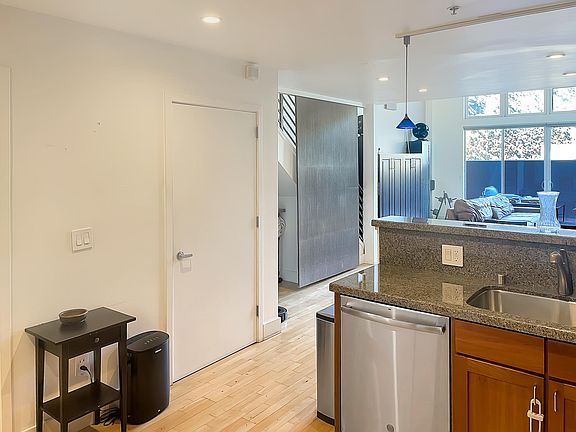 2nd image of 1000 Pennsylvania Ave APT 6