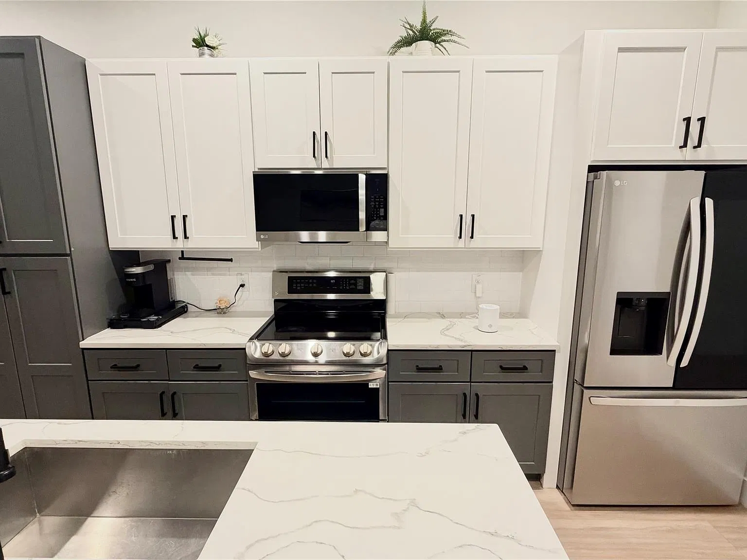 3 bed, 2.0 bath, 2522 sqft, $2,495 — Photo 4