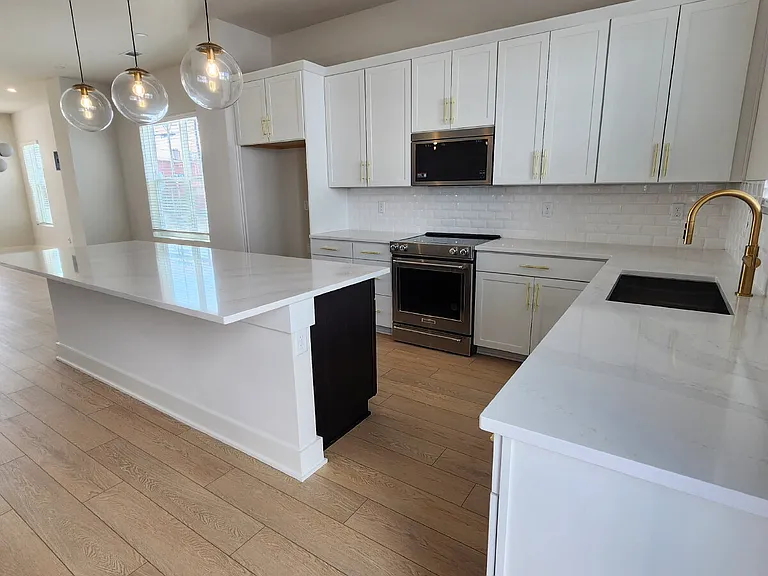 4118 Indiana Ave — Photo 11